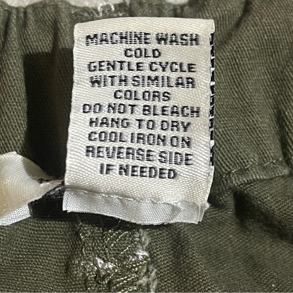 RACHEL PAIGE - Women’s Green Cargo Wide leg pants
98% Cotton, 2% Spandex. Size L - Picture 8 of 8